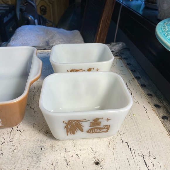 Pyrex Americana set of 4 Refrigerator Boxes - Picture 5 of 12